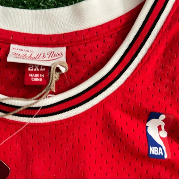 Scottie Pippen Chicago Bulls 1997-1998 Mitchell & Ness Red NBA Swingman Jersey - Picture 7 of 8